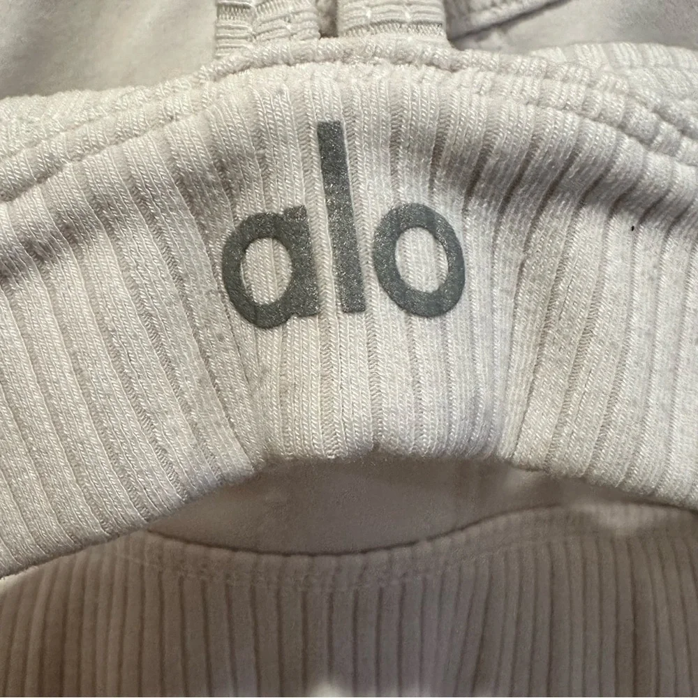 ALO Yoga Ribbed Blissful Bra Size Medium Ivory V-Neck Y-Back Everyday Support